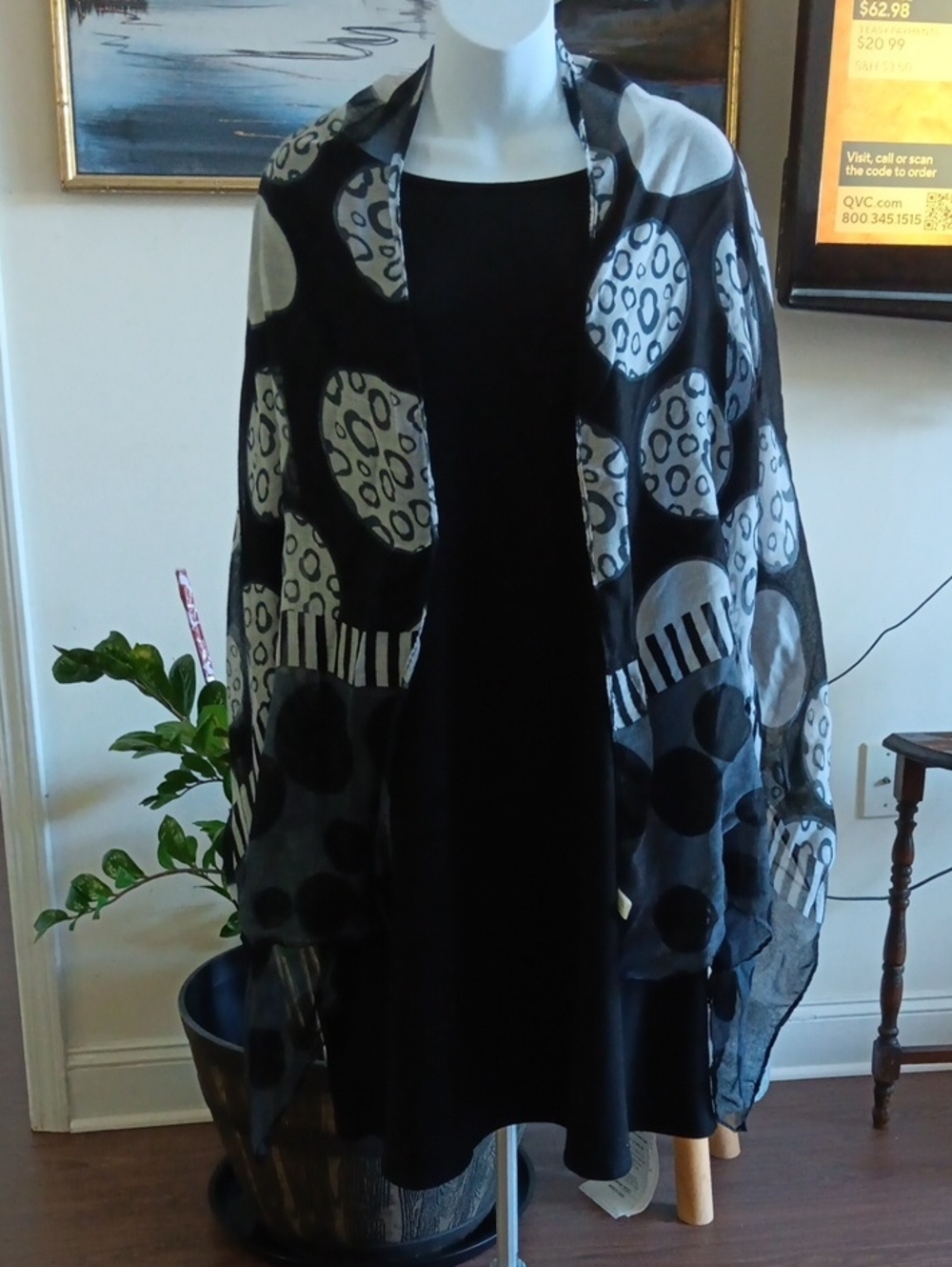 Black and White Patterned Women's Shawl Scarf